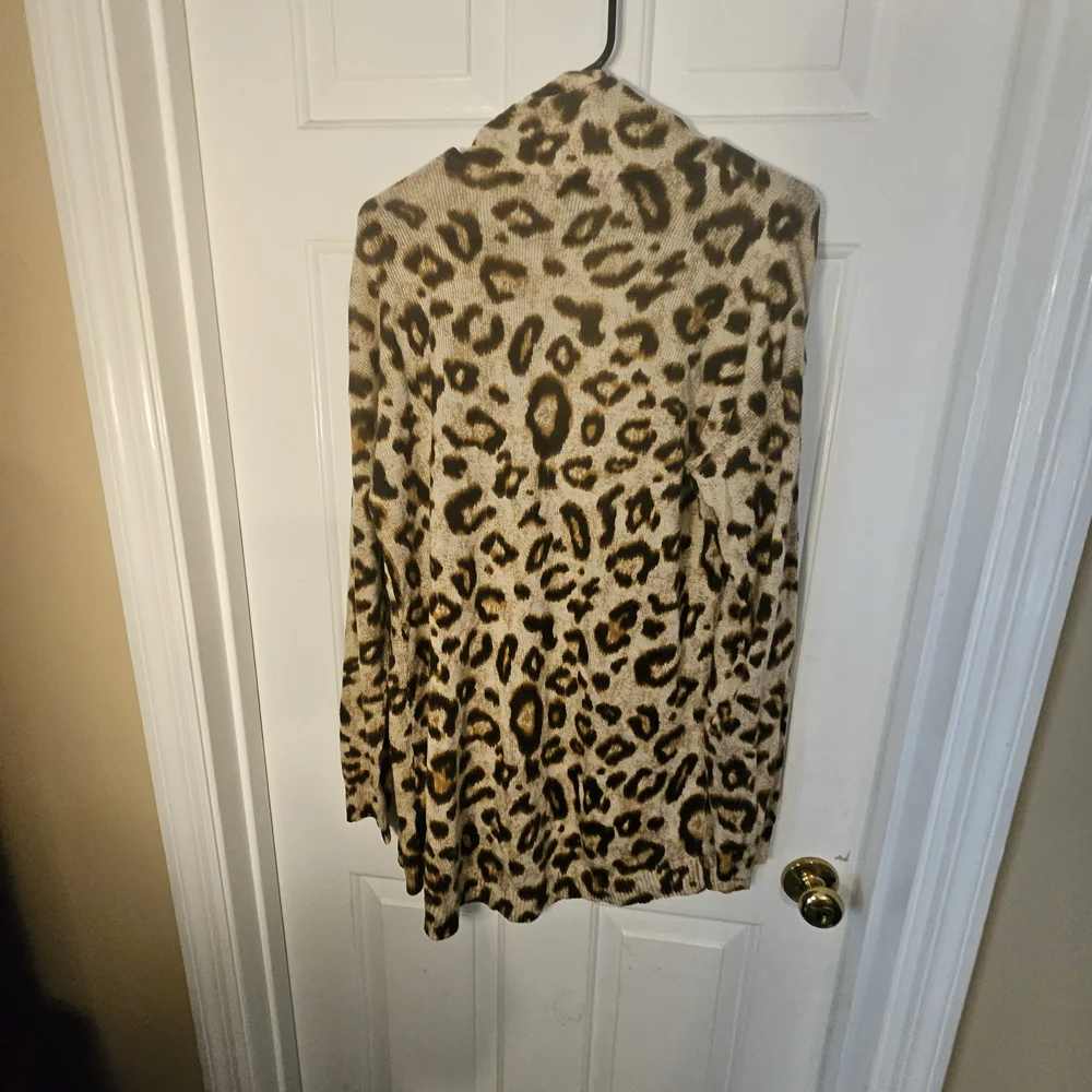 H&M Leopard Print Cardigan - Tan and Black - Picture 2 of 8